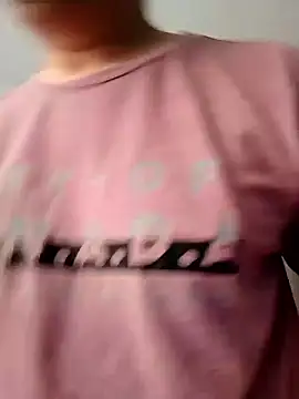 Snapshot of Bombi22 chatting on 02-18-25, 06:26 Bombi22 online show from 02-18-25, 06:26