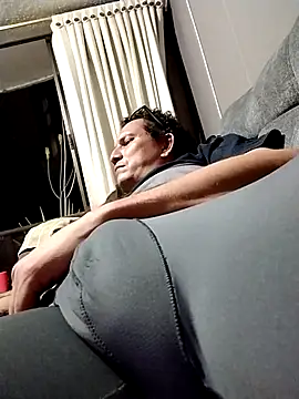 Snapshot of Bombi22 chatting on 02-20-25, 03:34 Bombi22 online show from 02-20-25, 03:34