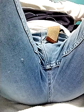 Snapshot of Bombi22 chatting on 03-07-25, 02:57 Bombi22 online show from 03-07-25, 02:57