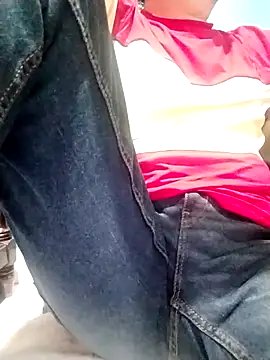 Snapshot of Bombi22 chatting on 03-09-25, 05:00 Bombi22 online show from 03-09-25, 05:00