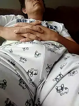 Snapshot of Bombi22 chatting on 03-13-25, 05:39 Bombi22 online show from 03-13-25, 05:39