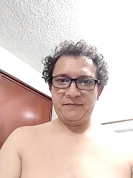 Snapshot of Bombi22 chatting on 03-17-25, 07:26 Bombi22 online show from 03-17-25, 07:26