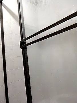 Snapshot of Bombi22 chatting on 09-11-25, 11:43 Bombi22 online show from 09-11-25, 11:43