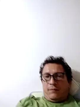 Snapshot of Bombi22 chatting on 09-20-25, 04:46 Bombi22 online show from 09-20-25, 04:46