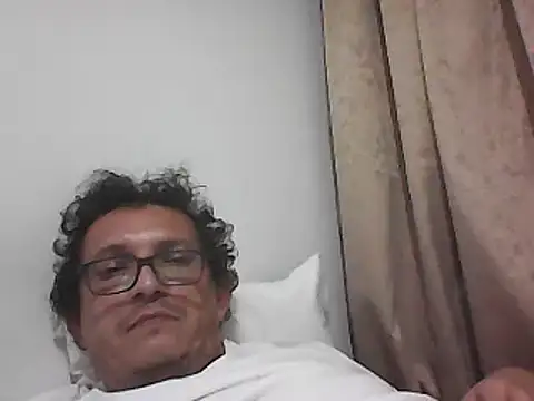 Snapshot of Bombi22 chatting on 11-02-25, 06:05 Bombi22 online show from 11-02-25, 06:05