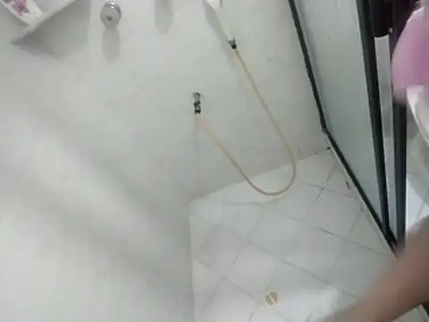 Snapshot of Bombi22 chatting on 11-12-25, 07:13 Bombi22 online show from 11-12-25, 07:13