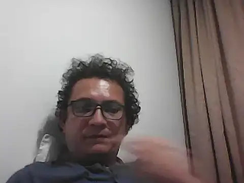 Snapshot of Bombi22 chatting on 12-20-25, 05:47 Bombi22 online show from 12-20-25, 05:47