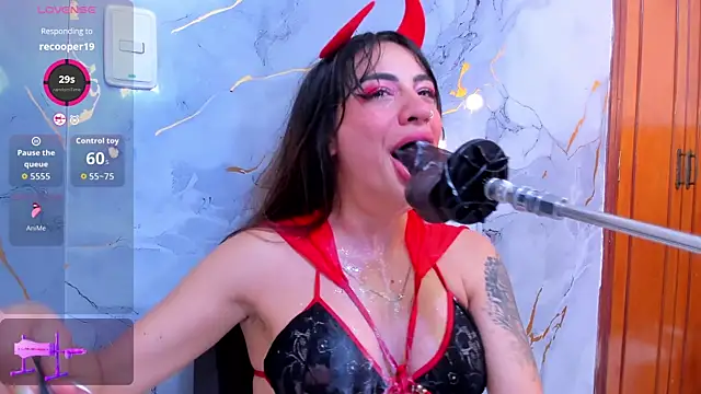 violett collins  online show from 10-05-25, 01:48