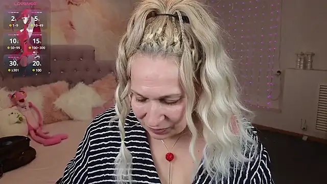 Snapshot of Penelope_Pinky chatting on 02-03-25, 02:24 Penelope Pinky online show from 02-03-25, 02:24