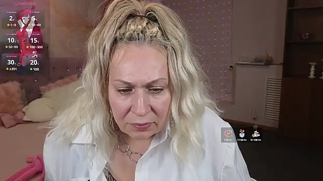 Snapshot of Penelope_Pinky chatting on 02-07-25, 08:20 Penelope Pinky online show from 02-07-25, 08:20