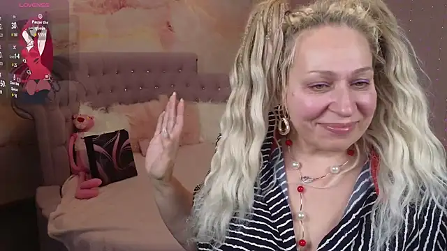 Snapshot of Penelope_Pinky chatting on 02-10-25, 02:26 Penelope Pinky online show from 02-10-25, 02:26