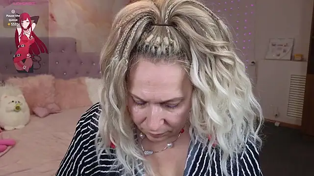 Snapshot of Penelope_Pinky chatting on 02-10-25, 08:31 Penelope Pinky online show from 02-10-25, 08:31