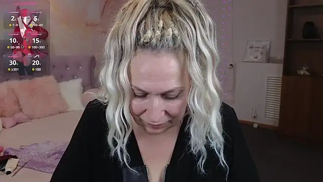 Snapshot of Penelope_Pinky chatting on 02-11-25, 08:42 Penelope Pinky online show from 02-11-25, 08:42