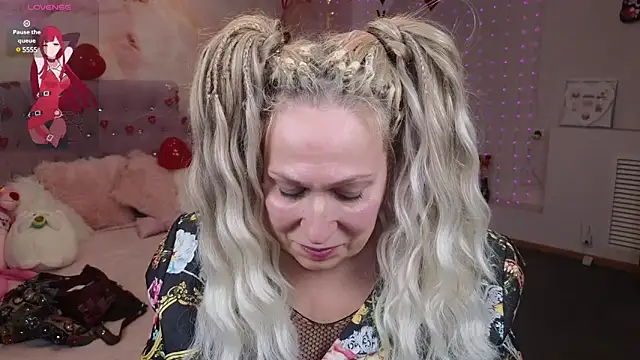 Snapshot of Penelope_Pinky chatting on 02-14-25, 02:33 Penelope Pinky online show from 02-14-25, 02:33