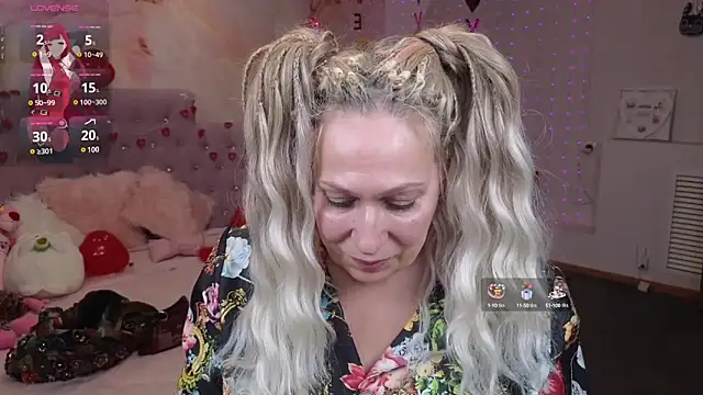 Snapshot of Penelope_Pinky chatting on 02-14-25, 05:36 Penelope Pinky online show from 02-14-25, 05:36