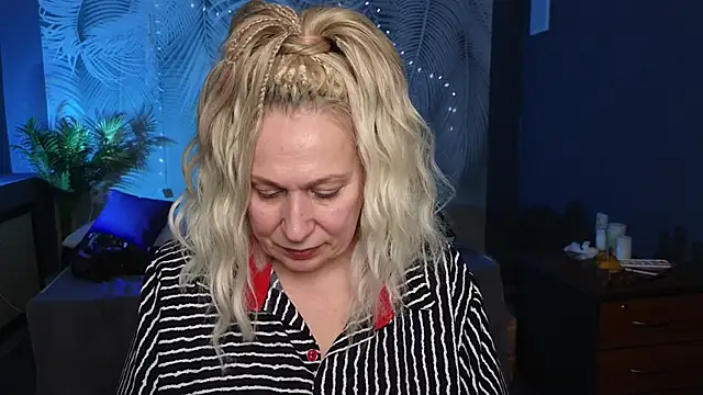 Snapshot of Penelope_Pinky chatting on 02-15-25, 05:39 Penelope Pinky online show from 02-15-25, 05:39