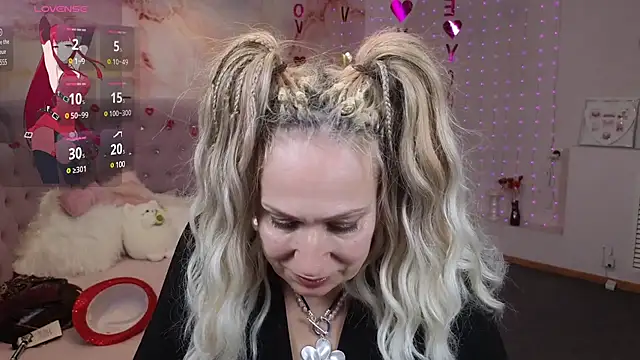 Snapshot of Penelope_Pinky chatting on 02-19-25, 08:41 Penelope Pinky online show from 02-19-25, 08:41