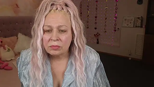 Snapshot of Penelope_Pinky chatting on 02-25-25, 02:33 Penelope Pinky online show from 02-25-25, 02:33