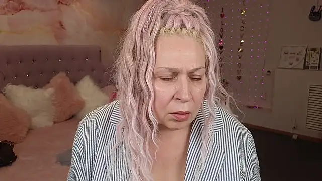 Snapshot of Penelope_Pinky chatting on 03-03-25, 02:26 Penelope Pinky online show from 03-03-25, 02:26