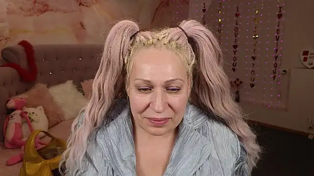 Snapshot of Penelope_Pinky chatting on 03-11-25, 08:53 Penelope Pinky online show from 03-11-25, 08:53