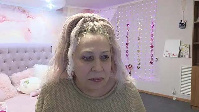 Snapshot of Penelope_Pinky chatting on 03-17-25, 04:19 Penelope Pinky online show from 03-17-25, 04:19