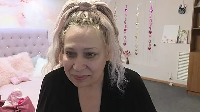 Snapshot of Penelope_Pinky chatting on 03-18-25, 04:37 Penelope Pinky online show from 03-18-25, 04:37