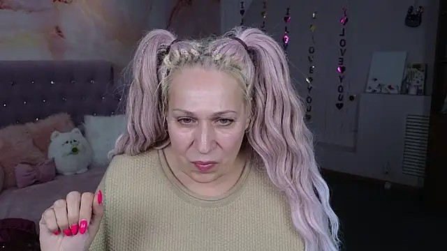 Snapshot of Penelope_Pinky chatting on 03-19-25, 05:17 Penelope Pinky online show from 03-19-25, 05:17