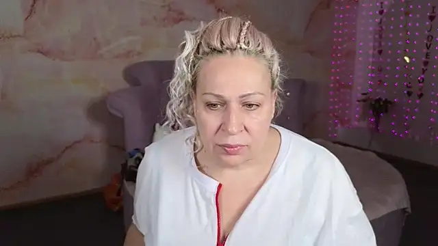 Snapshot of Penelope_Pinky chatting on 10-15-25, 12:16 Penelope Pinky online show from 10-15-25, 12:16