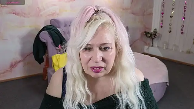 Snapshot of Penelope_Pinky chatting on 05-12-26, 10:45 Penelope Pinky online show from 05-12-26, 10:45