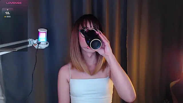 Snapshot of Cassie_Bae chatting on 03-18-25, 06:25 Cassie Bae online show from 03-18-25, 06:25