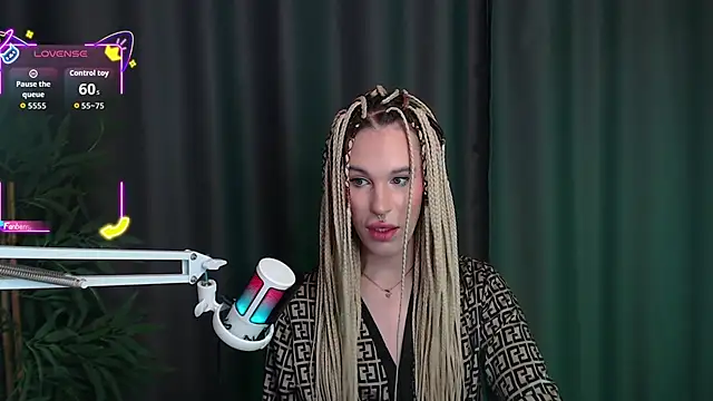 Snapshot of Cassie_Bae chatting on 12-16-25, 04:17 Cassie Bae online show from 12-16-25, 04:17