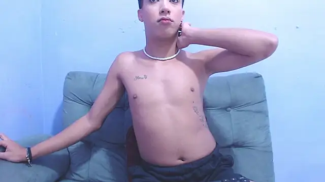 Snapshot of Hot_kleo chatting on 01-03-25, 06:11 Hot kleo online show from 01-03-25, 06:11