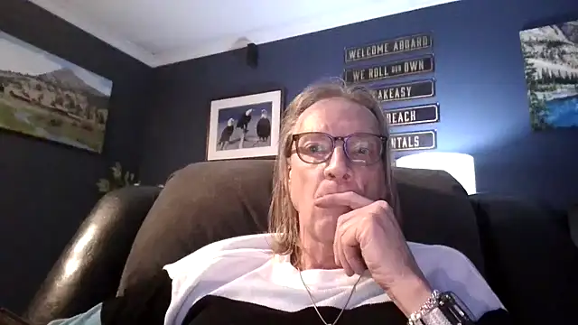 Snapshot of RoniJ2024 chatting on 12-14-24, 01:17 RoniJ2024 online show from 12-14-24, 01:17