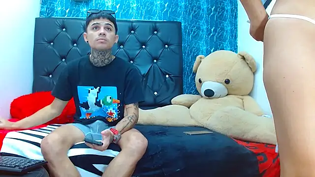 Snapshot of exotic_hot_couple chatting on 01-16-25, 02:51 exotic hot couple online show from 01-16-25, 02:51