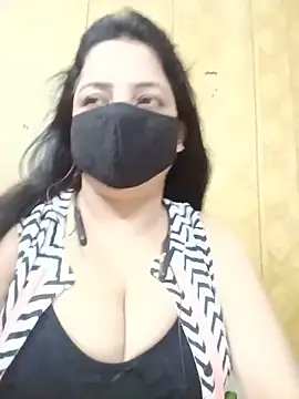 Snapshot of hornycoupleJandS chatting on 06-02-26, 07:27 hornycoupleJandS online show from 06-02-26, 07:27
