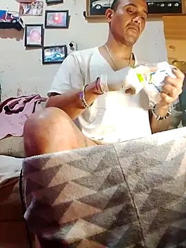 Snapshot of NewBe9D9 chatting on 12-14-25, 11:15 NewBe9D9 online show from 12-14-25, 11:15