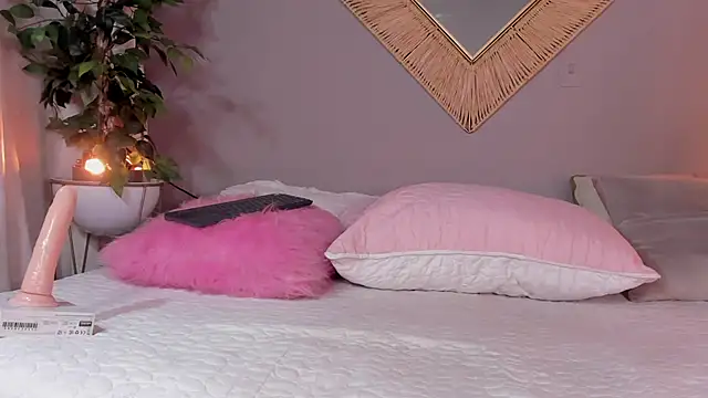 bella arias online show from 12-18-24, 01:26