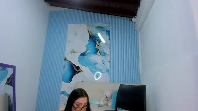 Snapshot of Danniela18_ chatting on 03-19-25, 04:02 Danniela18 online show from 03-19-25, 04:02