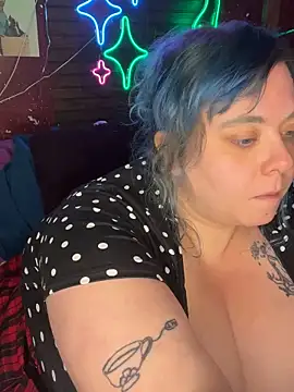 Snapshot of SleazeLouize chatting on 12-16-24, 02:25 SleazeLouize online show from 12-16-24, 02:25