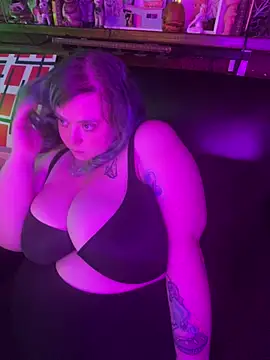 Snapshot of SleazeLouize chatting on 02-10-25, 06:09 SleazeLouize online show from 02-10-25, 06:09