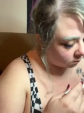 Snapshot of SleazeLouize chatting on 02-18-25, 02:05 SleazeLouize online show from 02-18-25, 02:05