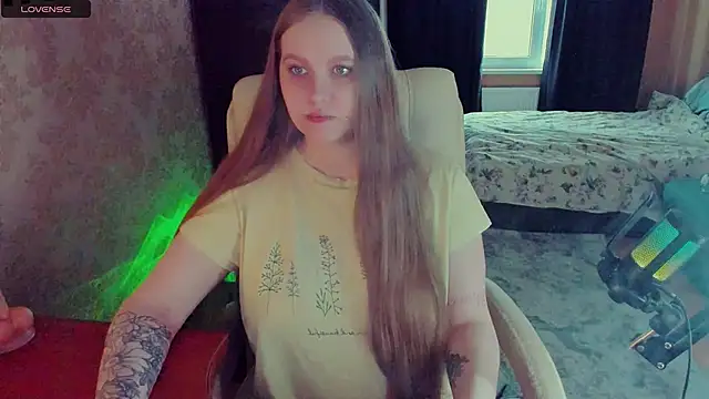 Alice Dreamgirl  online show from 02-08-25, 12:17