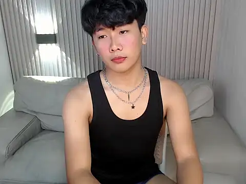 Snapshot of dangerzone0122 chatting on 11-19-25, 04:07 dangerzone0122 online show from 11-19-25, 04:07