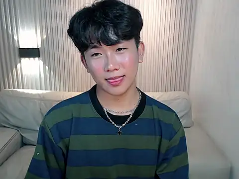 Snapshot of dangerzone0122 chatting on 11-24-25, 04:29 dangerzone0122 online show from 11-24-25, 04:29