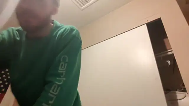 Snapshot of Huntzg23 chatting on 12-14-25, 05:02 Huntzg23 online show from 12-14-25, 05:02