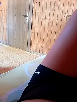 Snapshot of Eleni_Pappa chatting on 09-21-25, 06:48 Eleni Pappa online show from 09-21-25, 06:48