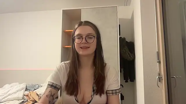 Snapshot of NikaCyberslut chatting on 02-18-25, 07:52 NikaCyberslut online show from 02-18-25, 07:52