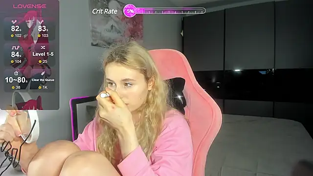 Snapshot of Molly_Toads chatting on 12-26-24, 07:56 Molly Toads online show from 12-26-24, 07:56