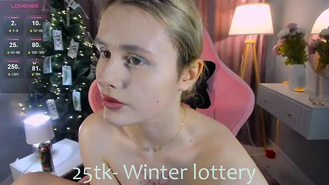 Snapshot of Molly_Toads chatting on 12-31-24, 02:36 Molly Toads online show from 12-31-24, 02:36