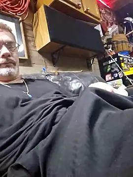 tileguyyy online show from 09-23-25, 04:04